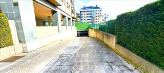 Aparcament cotxe a Calle calle santiago de compostela, 1 1. Se vende plaza de garaje para moto en oviedo