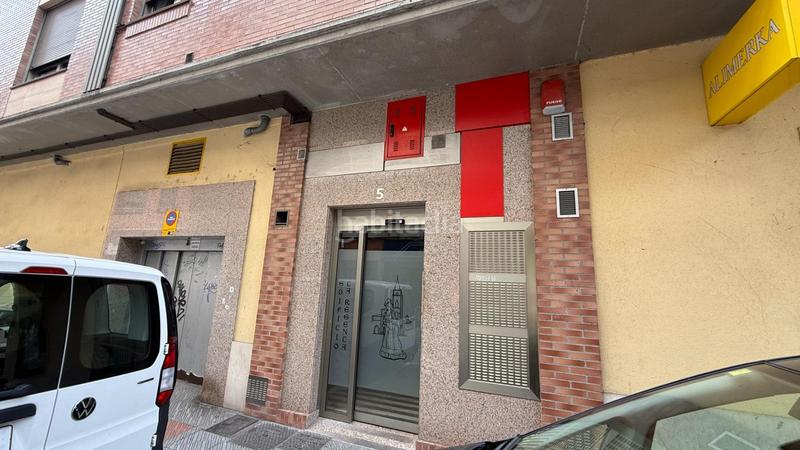 Foto 3add57f7-8984-4fa4-8b72-900ec113c25a. Parking coche en de pablo iglesias 15 en Sama Langreo