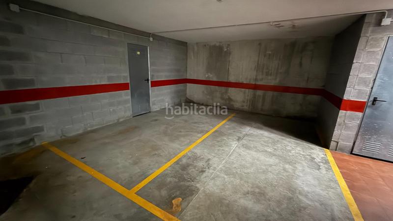 Foto c71055d6-e780-4734-bad0-2b4ccc44e60e. Parking coche en de pablo iglesias 15 en Sama Langreo