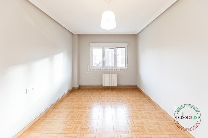 Foto 3d3b28ab-606f-478e-a77b-022c944d1a13. Piso altura y dos terrazas con vistas en Llano Gijón