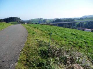 Terreny residencial a Corvera de Asturias. Finca edificable en villa