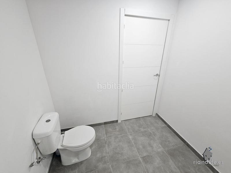 Foto 2b1cc0f3-b9cc-4f5c-9c08-536b626f204a. Alquiler local comercial local en alquiler en zona de mucho tránsito en rivero en Avilés