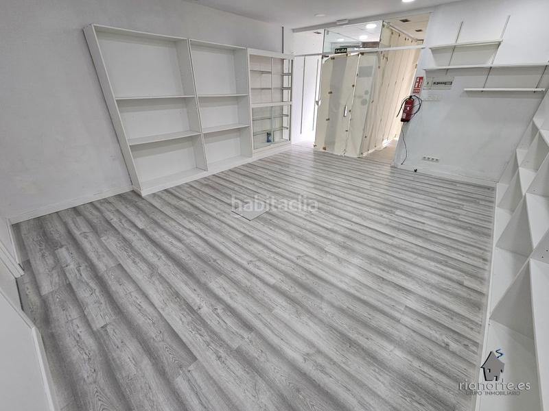 Foto cf10ded2-a7f2-42bc-af21-53647026666d. Alquiler local comercial local en alquiler en zona de mucho tránsito en rivero en Avilés