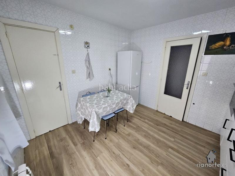 Foto fba84fe3-05e5-4e4c-9d78-c04dc8257063. Alquiler piso  de tres dormitorios amueblado en alquiler en Avilés