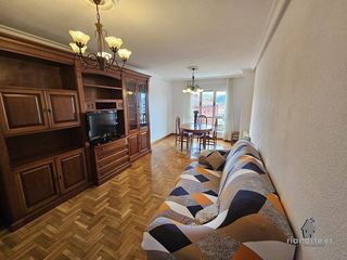 Affitto Appartamento in Centro. Piso en alquiler de tres dormitorios próximo a la estación de au