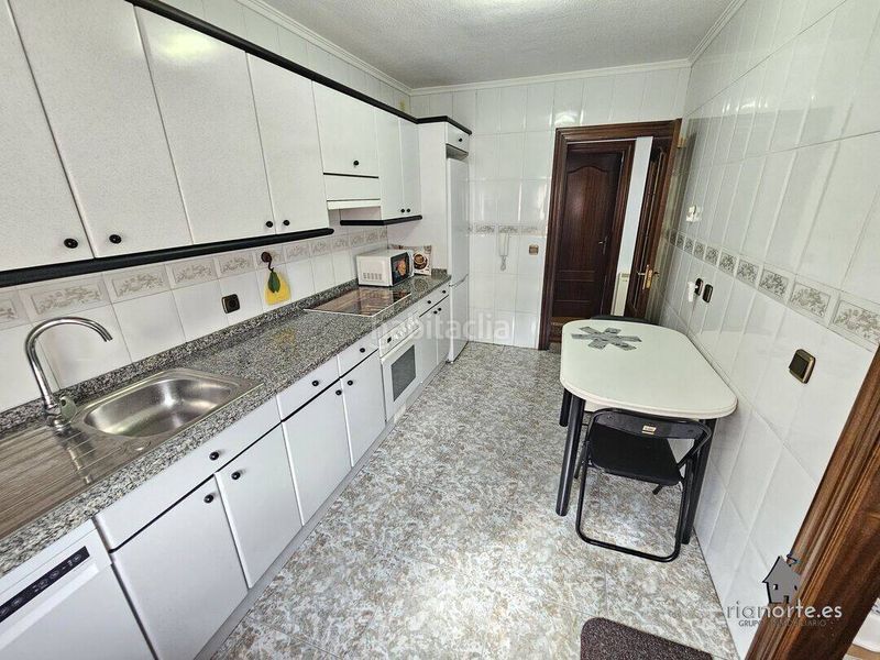Foto 0d2acf75-eba5-40bc-8790-3c2582855d2a. Rent flat with heating parking in Centro Avilés