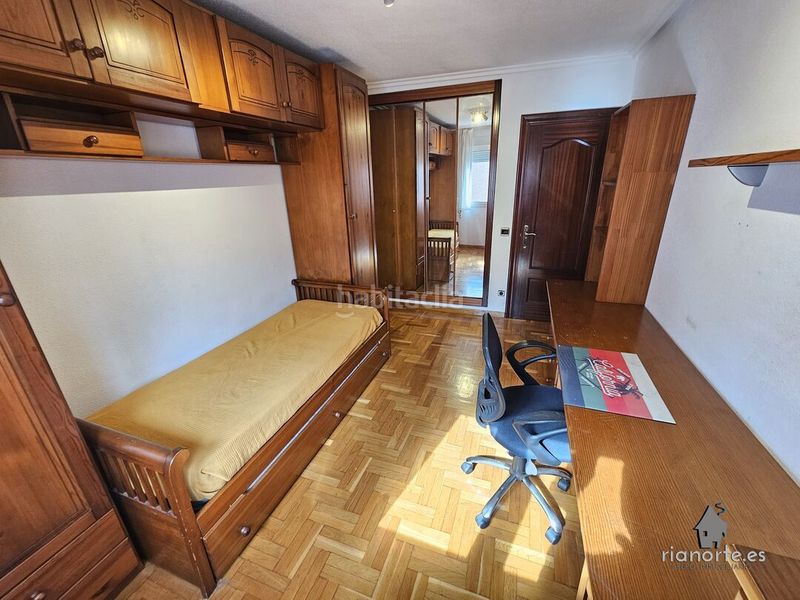 Foto bb86e544-40fa-4a04-b86c-3e19d502ab98. Rent flat with heating parking in Centro Avilés