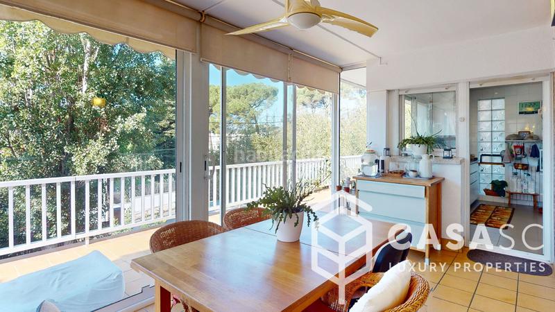 Foto 2a93e8be-58c8-403d-9184-74658d500b91. Casa amb xemeneia calefacció aparcament piscina a Sant Cugat del Vallès