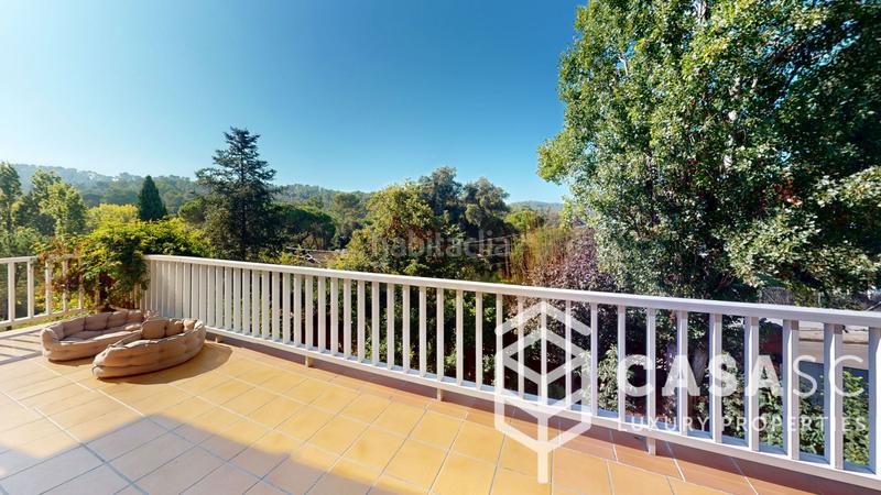 Foto 3a8ca489-55e2-4bed-8cd9-f7c23e4c641a. Casa amb xemeneia calefacció aparcament piscina a Sant Cugat del Vallès