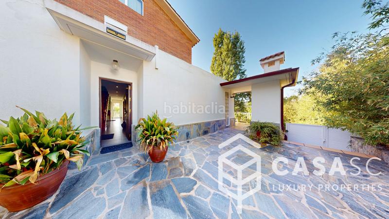 Foto 4cafefc6-95c5-45ca-908e-1195f7ee27d5. Casa amb xemeneia calefacció aparcament piscina a Sant Cugat del Vallès