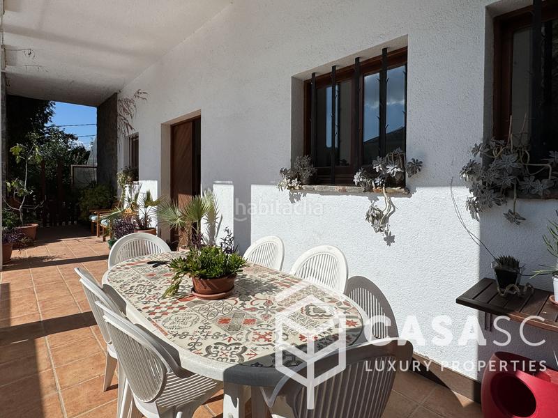 Foto a69abe49-47df-4a91-9750-24da73cf2017. Casa amb xemeneia calefacció aparcament piscina a Sant Cugat del Vallès