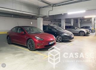 Aparcament cotxe  Carrer de josep puig i cadafalch. Plaza de parking céntrica, rodeado de servicios.