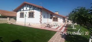 Xalet a Medina de Pomar. Chalet en planta única  3 hab