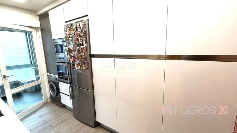 Foto f4d8e36f-4a93-489b-ac84-33b9b3b7f07f. Flat with heating in Centro Barakaldo