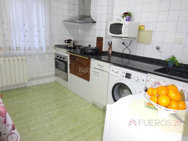 Foto 4cd7c186-47b6-421f-a661-d8e59bf25f80. Semi detached house with heating in Bagatza - S. Vicente Barakaldo