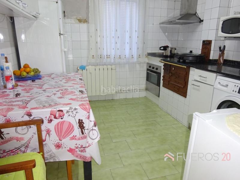 Foto f320fe9e-f236-4eaa-b708-9869e8a52b65. Semi detached house with heating in Bagatza - S. Vicente Barakaldo