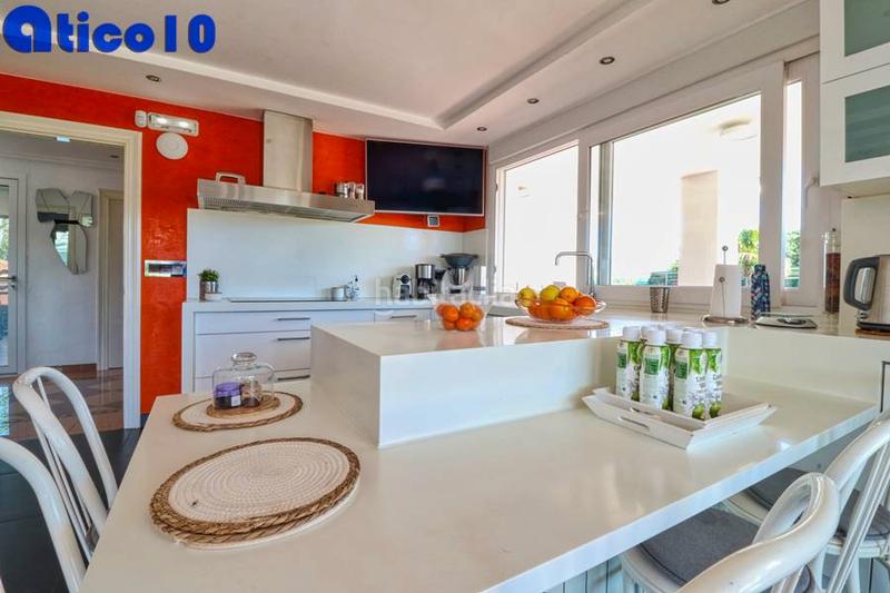 Foto 1f634e12-ab97-4a87-8110-8c44710871d2. Chalet impresionante chalet en mareo en urbanizacion privada. en Gijón