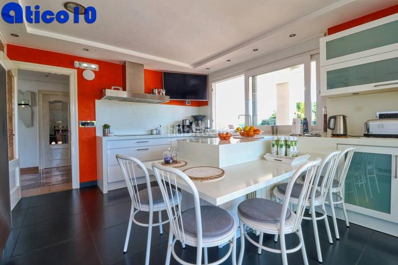 Foto 89621a20-c323-4f83-92fc-7d724c1ec867. Chalet impresionante chalet en mareo en urbanizacion privada. en Gijón