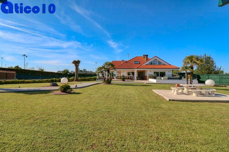 Foto 9e73dc7c-f68a-4b2c-9fc6-3e89e139c028. Chalet impresionante chalet en mareo en urbanizacion privada. en Gijón