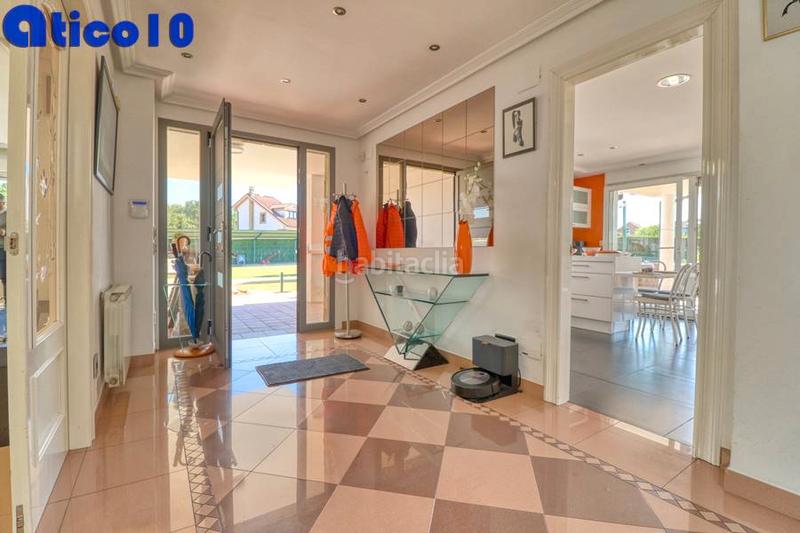 Foto ae1f2b67-ba5f-4f99-b746-94f11cb113ff. Chalet impresionante chalet en mareo en urbanizacion privada. en Gijón
