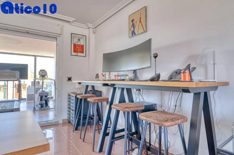 Foto bc5d32fc-a0c4-4e1c-8a96-3649d7306795. Chalet impresionante chalet en mareo en urbanizacion privada. en Gijón