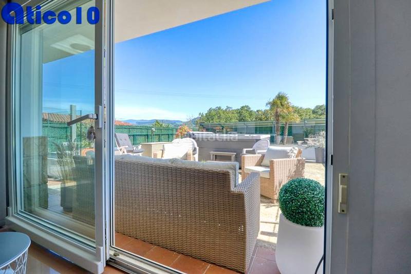 Foto eed02515-ac49-421f-944a-87dbc33cb977. Chalet impresionante chalet en mareo en urbanizacion privada. en Gijón
