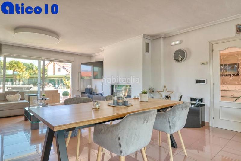Foto f46e4b1d-66f4-42b0-bc77-ce90e68f9ffc. Chalet impresionante chalet en mareo en urbanizacion privada. en Gijón
