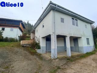 Maison en Camino el caleyo 446. Conjunto de casa + panera + pajar