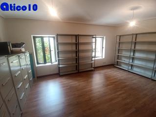 Rent Office space in Calle gil de jaz 9. Exterior / centrica