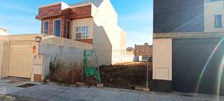 Terreno residencial  Calle lago de sanabria 24. Solar de uso unifamiliar vivienda libre en parla (madrid )