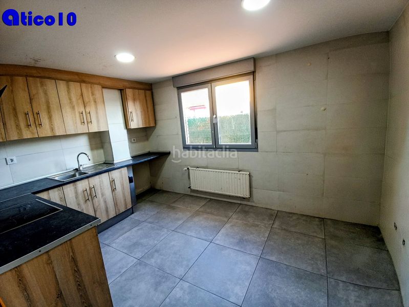 Foto 533c77e0-5590-4898-8893-5639120e2e10. Àtic amb xemeneia calefacció a Ciudad Naranco - Prados de La Fuente Oviedo