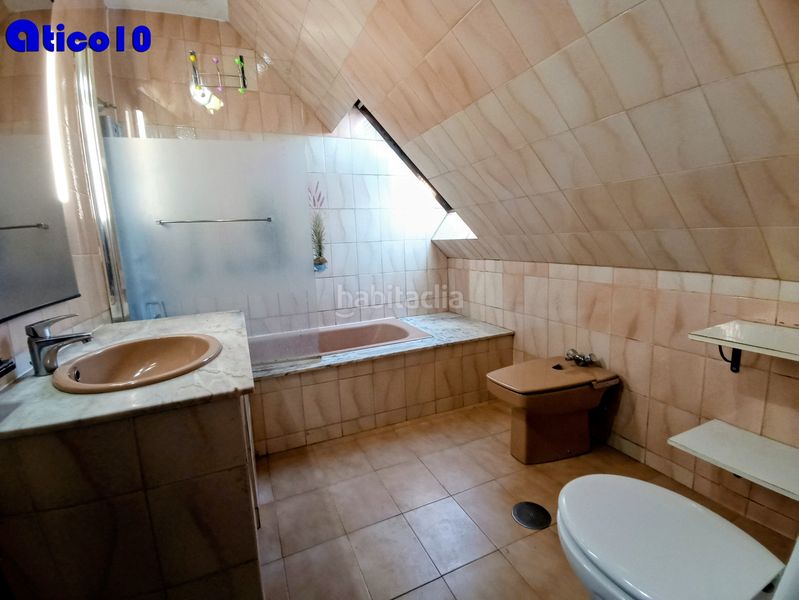 Foto 5ce99d58-2f1a-421c-97a4-37810bf6341f. Àtic amb xemeneia calefacció a Ciudad Naranco - Prados de La Fuente Oviedo