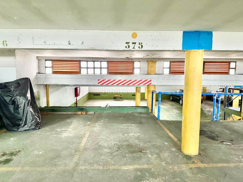 Foto ec4194cc-13c5-40c8-9815-d9c929c373e1. Parking voiture dans Txagorritxu Vitoria - Gasteiz