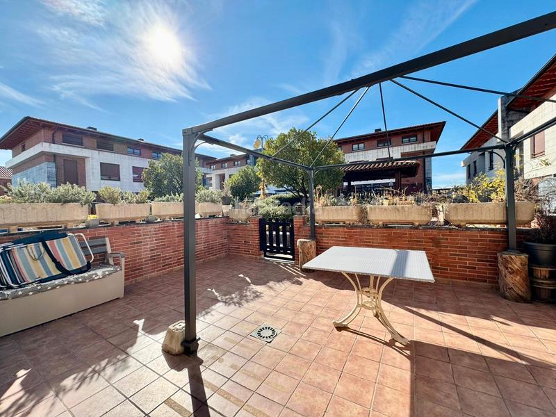 Foto 47db8c07-f7dd-449d-9a34-d0054aade08c. Casa a schiera con parcheggio piscina in Crucero - Aquende Miranda de Ebro