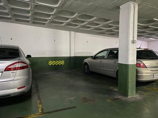 Parking coche en Bruno villarreal kalea 8