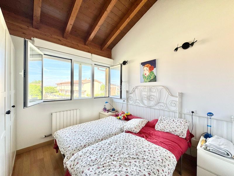 Foto bc6df801-aff5-4e9b-a0a7-14f2e280d235. Casa adossada amb aparcament a Anguciana