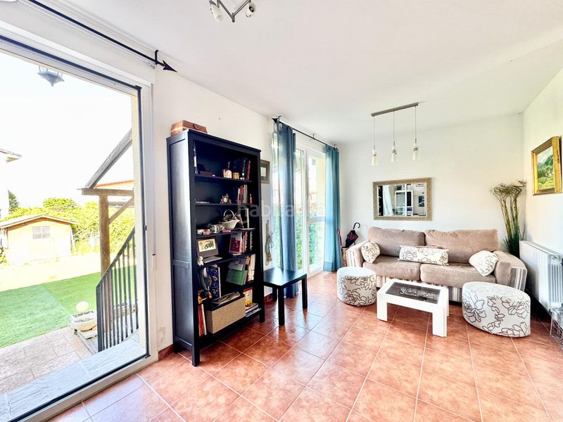 Foto c809d810-087b-4212-9a0b-e21ce18c5e4e. Casa adossada amb aparcament a Anguciana