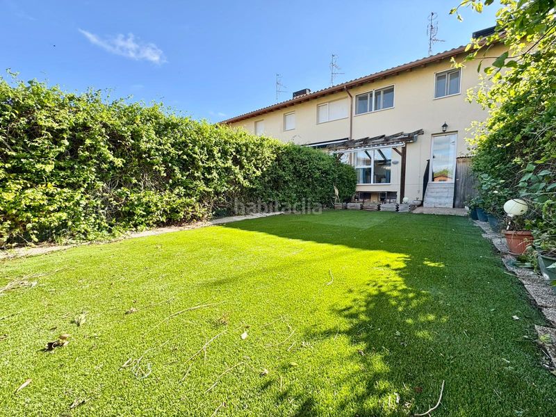 Foto fa98b9d8-27e6-4141-9ec9-98e5c8f73d0a. Casa adossada amb aparcament a Anguciana
