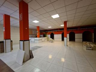 Lloguer Local Comercial  Calle pidal. Alquiler o venta de local comercial 282 m.