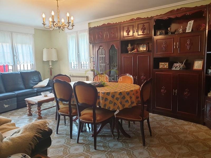 Foto 62edb8fc-216c-4f9a-b143-77d78abd1fe1. House with heating parking in Cabrales