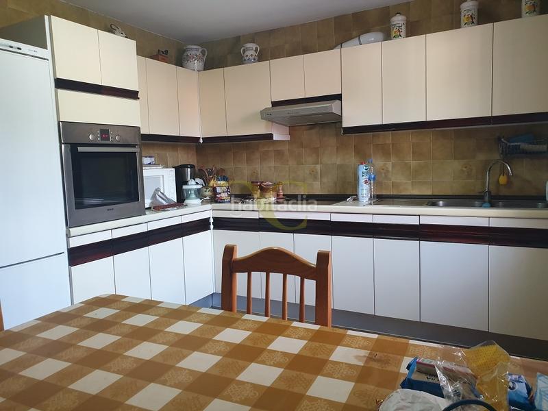 Foto e16f4ac7-6f5c-457d-a128-3d401c21d061. House with heating parking in Cabrales