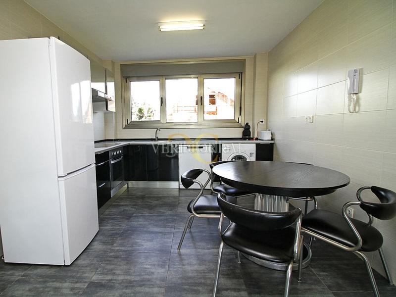 Foto f594996b-3447-4bd3-b58a-6c8c99ef34bf. Chalet magnífico chalet en Somió. en Somió Gijón