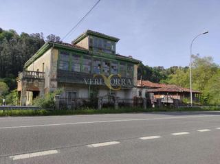 Finca rústica  Infiesto. Terreno de 34.000m con varias edificaciones.