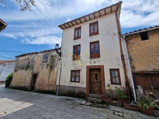 Casa a Ribadedeva. Casa asturiana para reformar en el centro de colombres.