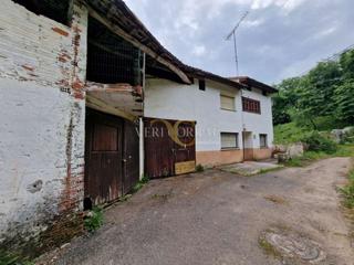 Casa  Porrúa. Casa, cuadra y finca para reformar a 4 kilómetros de llanes.
