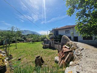 Casa  Celoriu. Casa para reformar mas finca en pueblo con playa.
