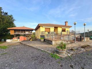 Maison  Pravia. Gran vivienda con hórreo a 6 kilómetros de pravia.