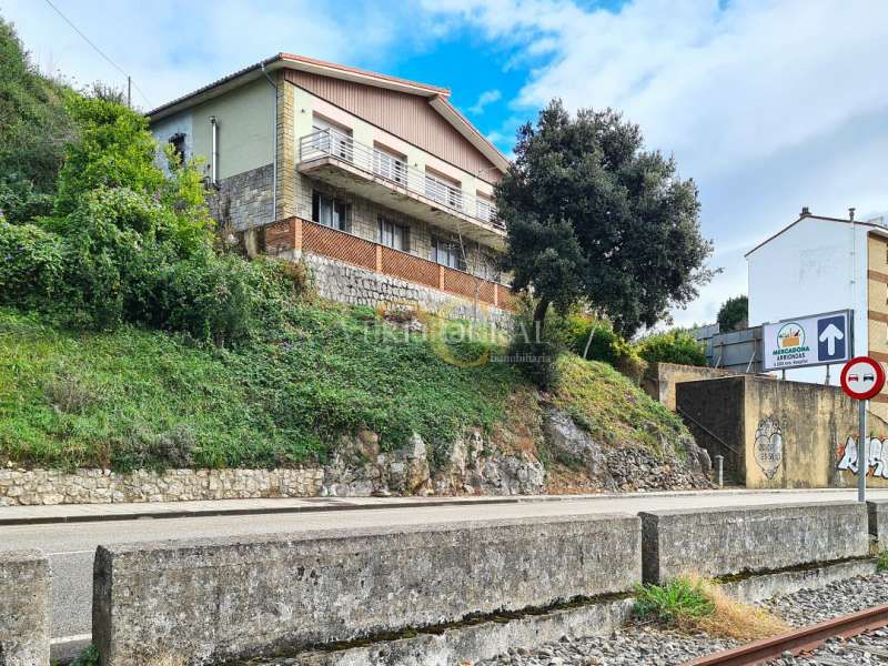 Foto 0cfda2d5-ce14-4014-9ebf-066e132088bc. Casa amb calefacció aparcament a Ribadesella