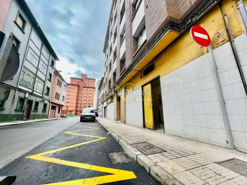 Foto 8bbe889b-08a8-4bd5-9943-0214d67fcd44. Alquiler local comercial  de 500m en el barrio dEl Natahoyo. en Gijón