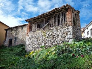 Casa  Porrúa. Cuadra para reformar a 4 kilómetros de llanes.
